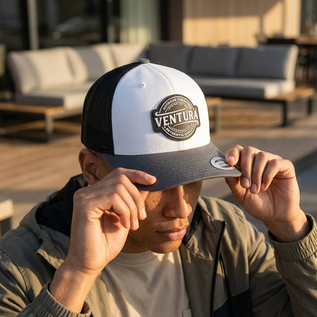 Casquette trucker ventura studio avec face avant blanche et arriére filet noir écusson PVC Ventura outdoor