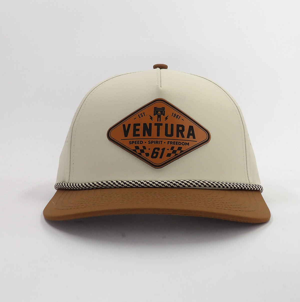Casquette trucker beige Ventura 61 avec visière camel vue de face