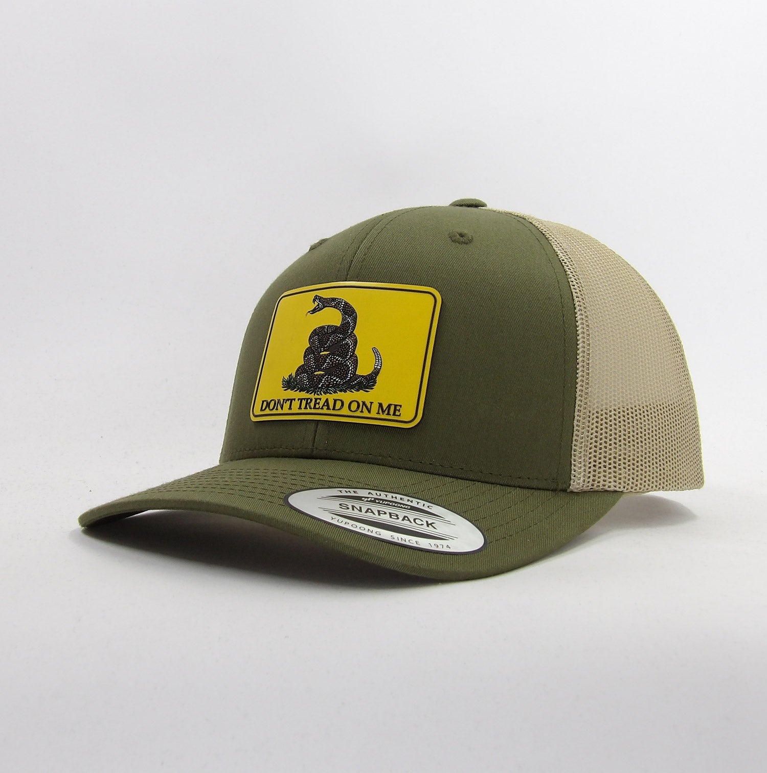 Casquette Trucker Flexfit 6606T Buck / Khaki – Écusson "Don't Tread On Me"