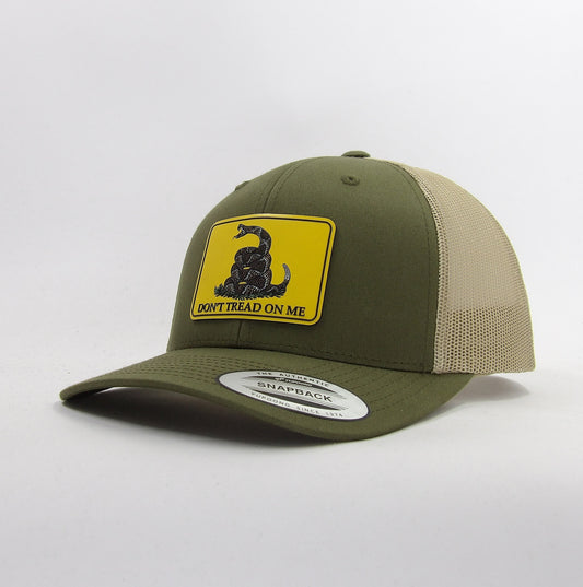 Casquette Trucker Flexfit 6606T Buck / Khaki – Écusson "Don't Tread On Me"
