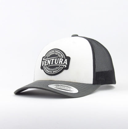 Casquette trucker ventura studio face avant blanche arriére filet noir écusson PVC Ventura outdoor
